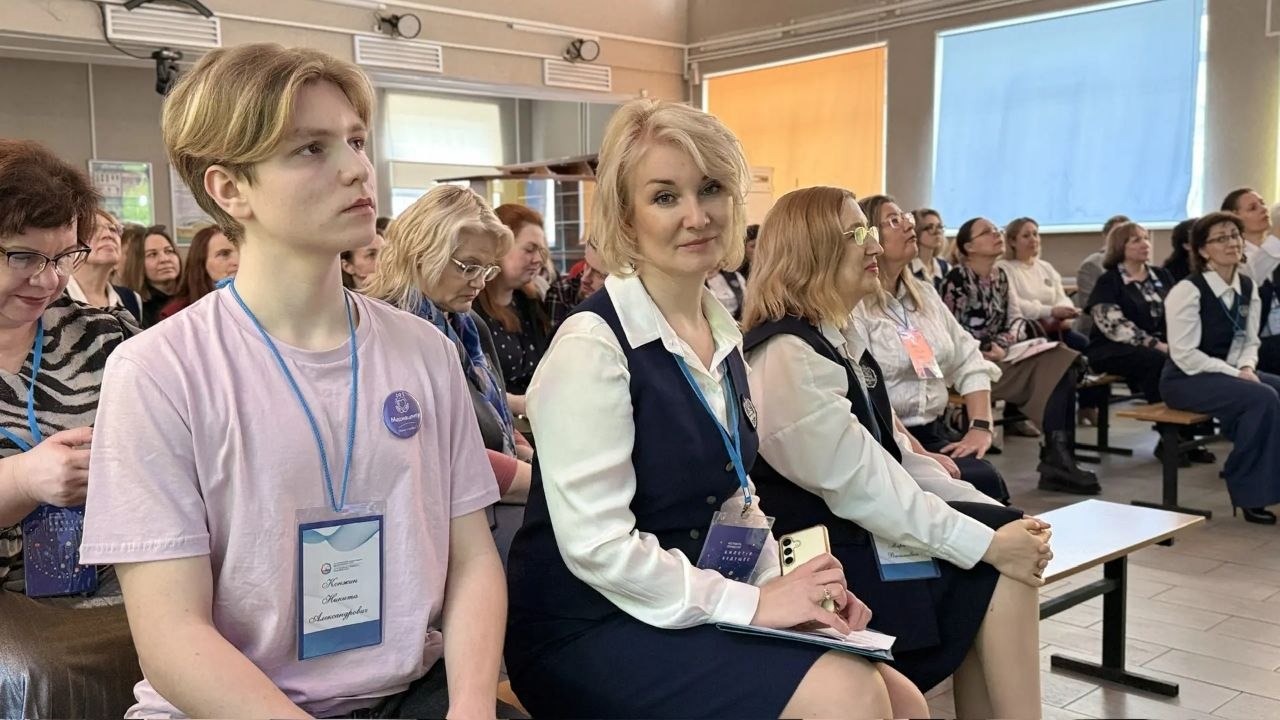 Участники панельной дискуссии «ПрофКвартирник: от идеи выбора профессии до её реализации»