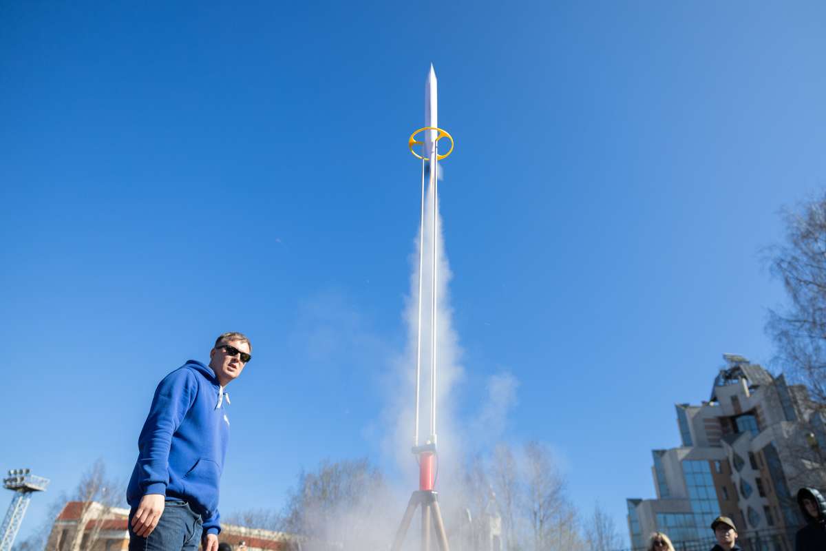 Школьники запустили модели спортивных ракет в Политехе